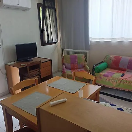 Lägenhet Γκαρσονιέρα Κοντά Στο Πανεπιστήμιο, Περ Κόμβος Τει