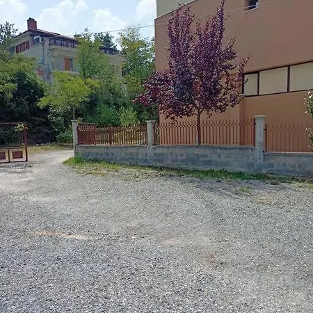 Lägenhet Γκαρσονιέρα Κοντά Στο Πανεπιστήμιο, Περ Κόμβος Τει