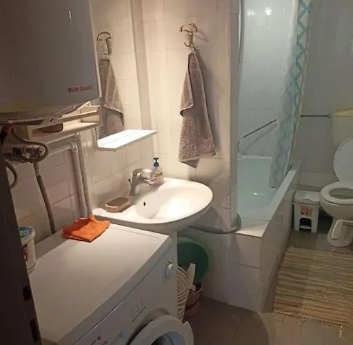 Lägenhet Γκαρσονιέρα Κοντά Στο Πανεπιστήμιο, Περ Κόμβος Τει