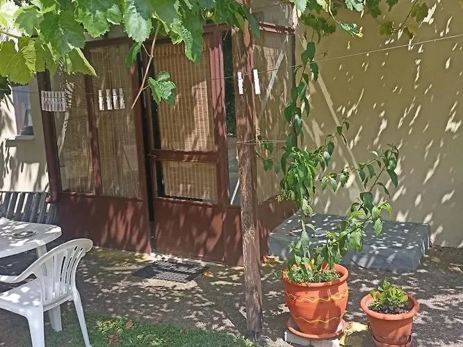 Γκαρσονιέρα Κοντά Στο Πανεπιστήμιο, Περ Κόμβος Τει Lägenhet