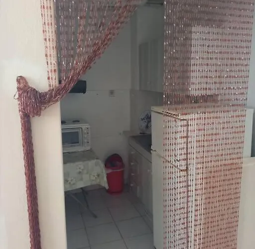 Lägenhet Γκαρσονιέρα Κοντά Στο Πανεπιστήμιο, Περ Κόμβος Τει *