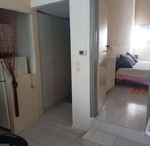 Γκαρσονιέρα Κοντά Στο Πανεπιστήμιο, Περ Κόμβος Τει Lägenhet